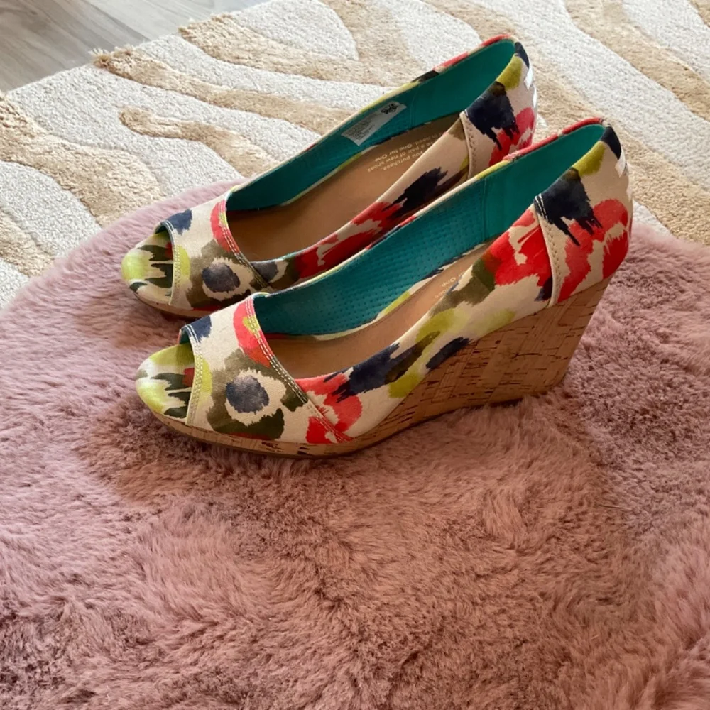 Toms shoes peeptoe,  Stella Tangerine Wedge, great condition! - Picture 7 of 9